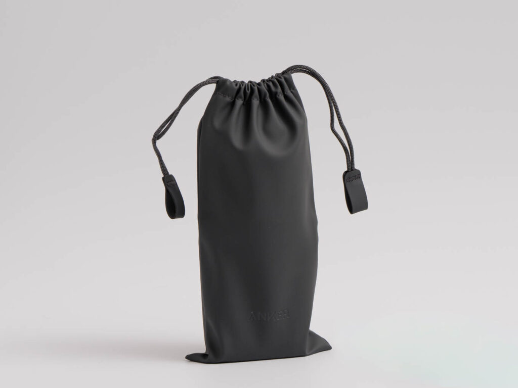 遂にここまで進化した!Anker Prime Power Bank (26250mAh, 300W)をレビュー 7 Anker Prime Power Bank (26250mAh, 300W)付属の収納ポーチ