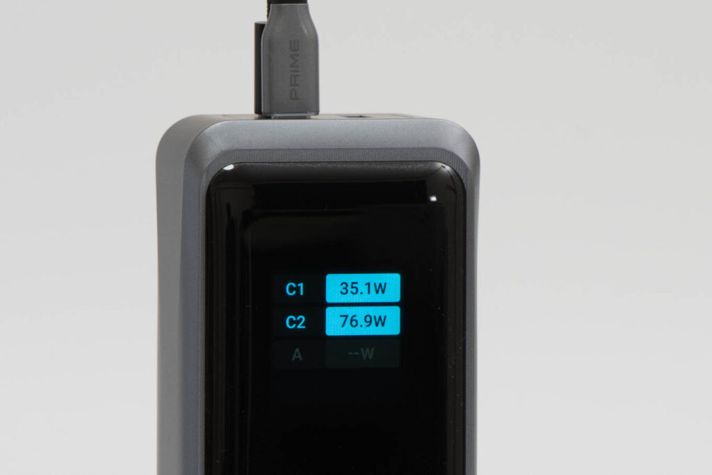 遂にここまで進化した!Anker Prime Power Bank (26250mAh, 300W)をレビュー 21 Anker Prime Power Bank (26250mAh, 300W)のディスプレイ(充電中)
