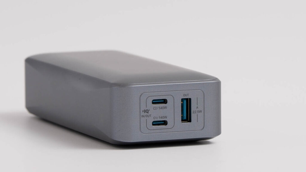 遂にここまで進化した!Anker Prime Power Bank (26250mAh, 300W)をレビュー 10 Anker Prime Power Bank (26250mAh, 300W)のUSBポート