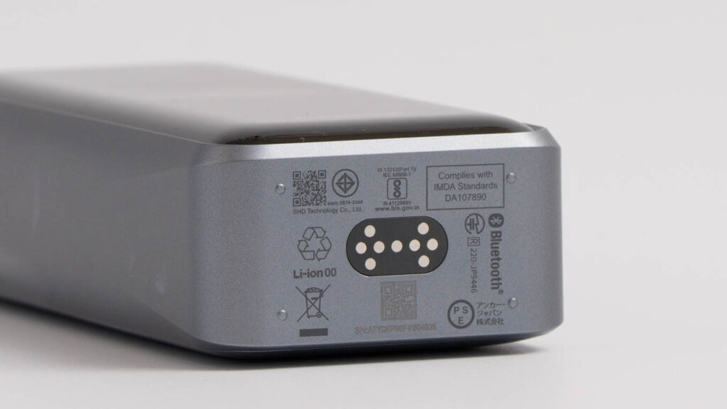 遂にここまで進化した!Anker Prime Power Bank (26250mAh, 300W)をレビュー 12 Anker Prime Power Bank (26250mAh, 300W)のポゴピン