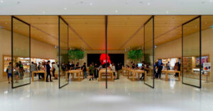 Apple Storeで店舗購入するメリットとは？オンラインストアがおすすめな理由（アイキャッチ）