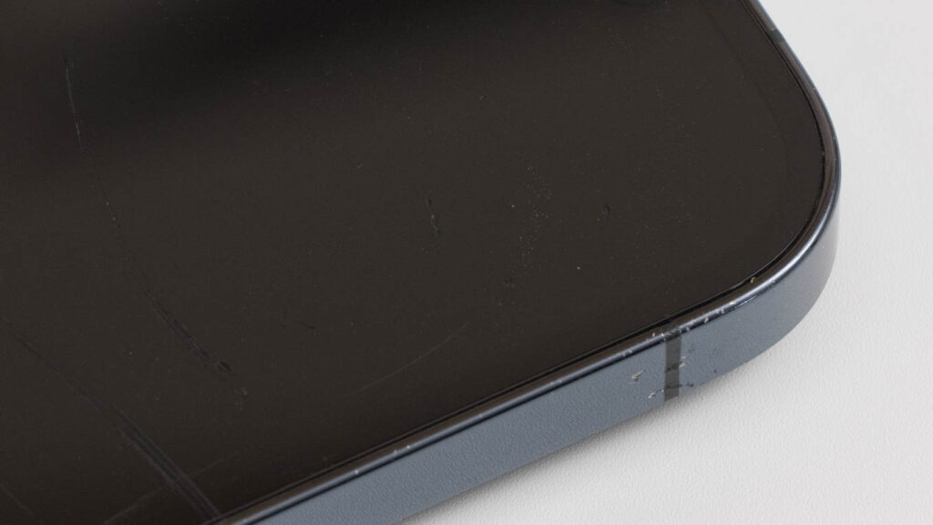 iPhoneにアップルケアは必要か?入るべきか?不要だと考える6つの理由 4 iPhoneのディスプレイについたひっかき傷