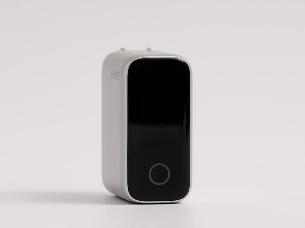 100Wクラス充電器の決定版!Anker Charger (100W, 3 Ports)をレビュー 10 Anker Charger (100W, 3 Ports)のディスプレイとボタン