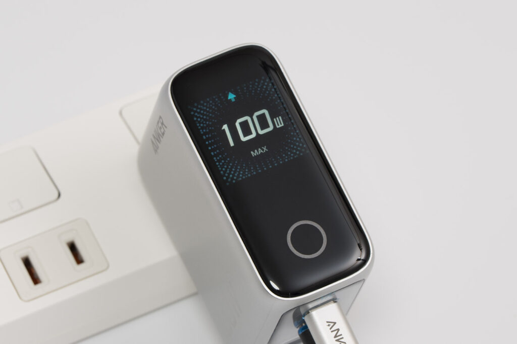 100Wクラス充電器の決定版!Anker Charger (100W, 3 Ports)をレビュー 11 Anker Charger (100W, 3 Ports)のディスプレイ(合計出力)