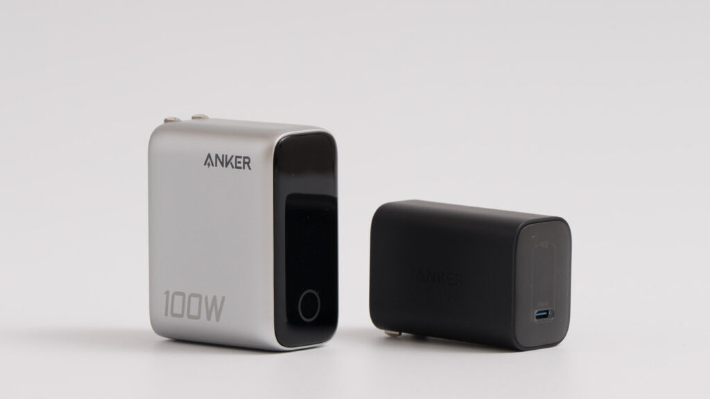 100Wクラス充電器の決定版!Anker Charger (100W, 3 Ports)をレビュー 29 Anker Charger (100W, 3 Ports)とAnker Nano Charger (100W)とのサイズ比較