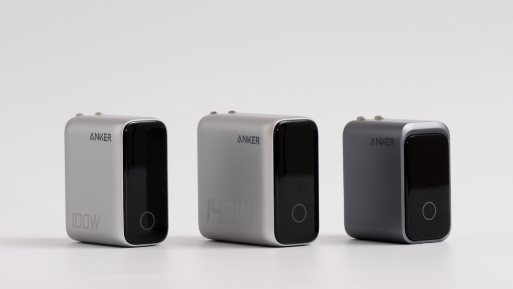 Anker Prime Charger (160W, 3 Ports)をレビュー│出力配分をカスタムできる次世代充電器 21 Anker Prime Charger (160W, 3 Ports)とAnker Charger (100W, 3 Ports)、Anker Charger (140W, 4 Ports)とのサイズ比較