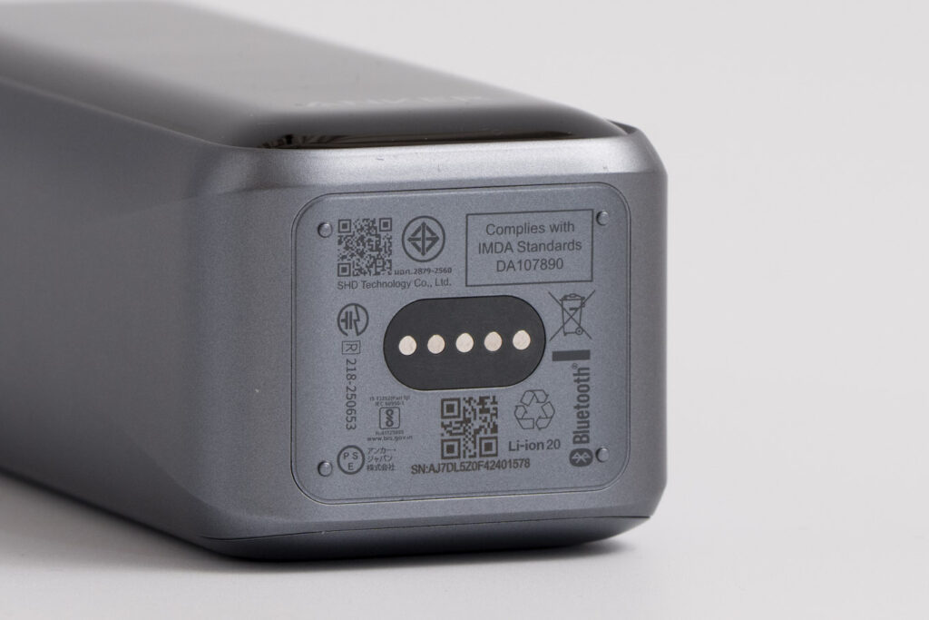 Anker Prime Power Bank (20100mAh, 220W)をレビュー│コンパクトなのに大容量&パワフル&高機能 12 Anker Prime Power Bank (20100mAh, 220W)の充電用ポゴピン