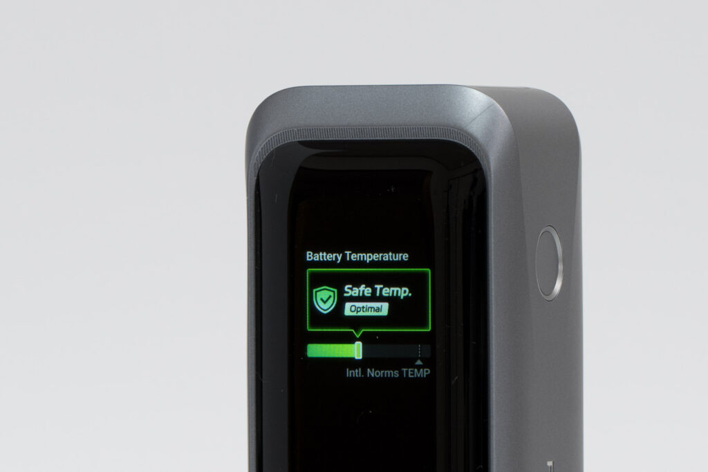 Anker Prime Power Bank (20100mAh, 220W)をレビュー│コンパクトなのに大容量&パワフル&高機能 16 Anker Prime Power Bank (20100mAh, 220W)のディスプレイ表示(本体の温度)