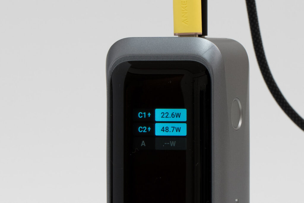 Anker Prime Power Bank (20100mAh, 220W)をレビュー│コンパクトなのに大容量&パワフル&高機能 15 Anker Prime Power Bank (20100mAh, 220W)のディスプレイ表示(入出力状況)