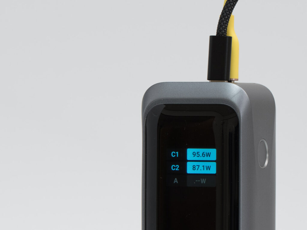 Anker Prime Power Bank (20100mAh, 220W)をレビュー│コンパクトなのに大容量&パワフル&高機能 24 Anker Prime Power Bank (20100mAh, 220W)でノートPC2台充電したときの入出力表示