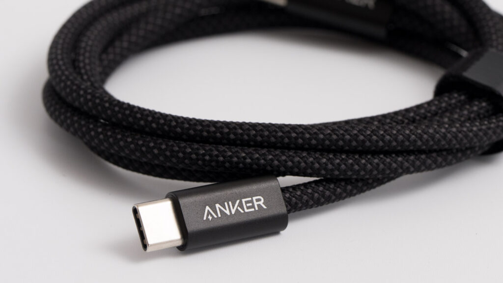 Anker Prime Power Bank (20100mAh, 220W)をレビュー│コンパクトなのに大容量&パワフル&高機能 8 Anker Prime Power Bank (20100mAh, 220W)付属のUSB-Cケーブル