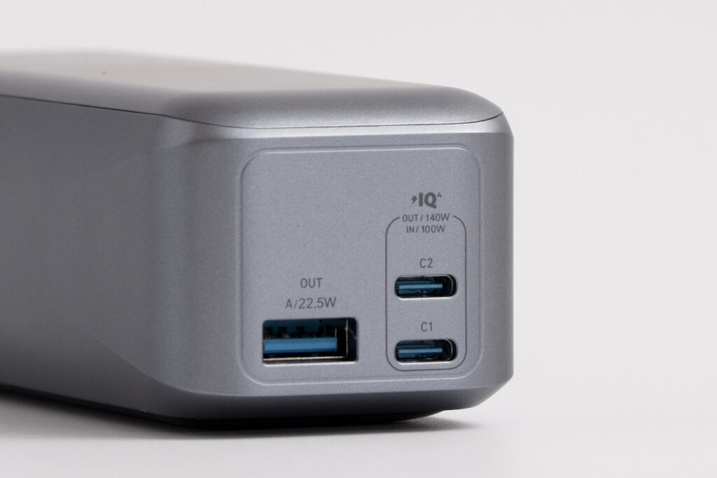 Anker Prime Power Bank (20100mAh, 220W)をレビュー│コンパクトなのに大容量&パワフル&高機能 11 Anker Prime Power Bank (20100mAh, 220W)のUSBポート