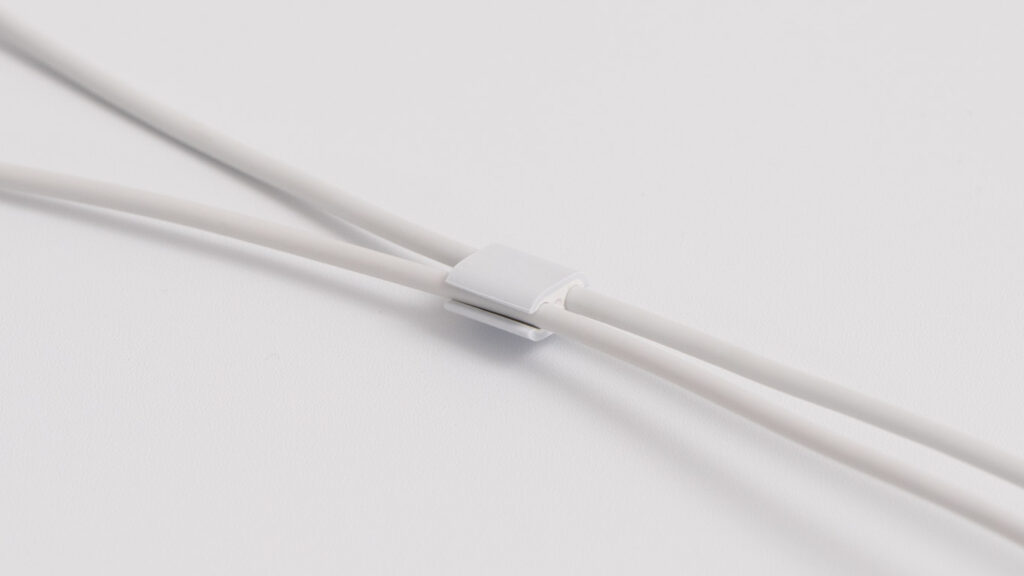 【レビュー】Apple純正の有線イヤホン「EarPods」が実は優秀な理由 18 EarPodsのケーブル結束のためのスライダー