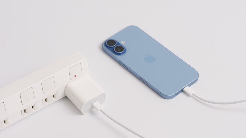 iPhone充電器のおすすめは?用途別に「失敗しない選び方」と有線・ワイヤレスの最適解を解説 12 iPhone 17とApple 20W USB-C電源アダプタ