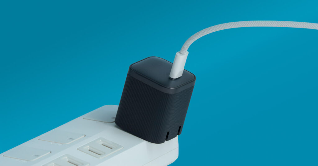 iPhone充電器のおすすめは？用途別に「失敗しない選び方」と有線・ワイヤレスの最適解を解説（アイキャッチ）