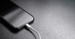 iPhoneを急速充電する方法を解説！必要なものやワット数、ワイヤレスの急速充電まで（アイキャッチ）