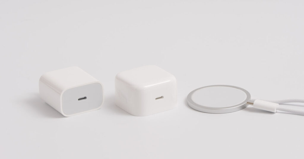 iPhoneの純正充電器はどこで買える?Amazon・家電量販店・コンビニなど購入先まとめ 3 20W USB-C電源アダプタ、40Wダイナミック電源アダプタ(最大60W対応)、MagSafe充電器
