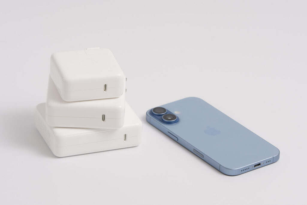 iPhoneの純正充電器はどこで買える?Amazon・家電量販店・コンビニなど購入先まとめ 4 70W USB-C電源アダプタ、96W USB-C電源アダプタ、140W USB-C電源アダプタ
