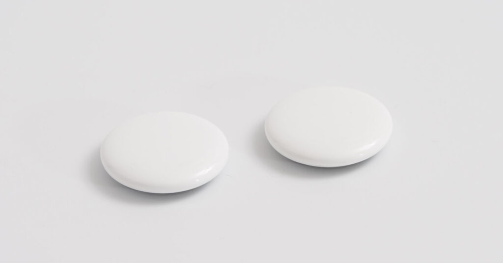 AirTag(第2世代)とAirTag(第1世代)の外観