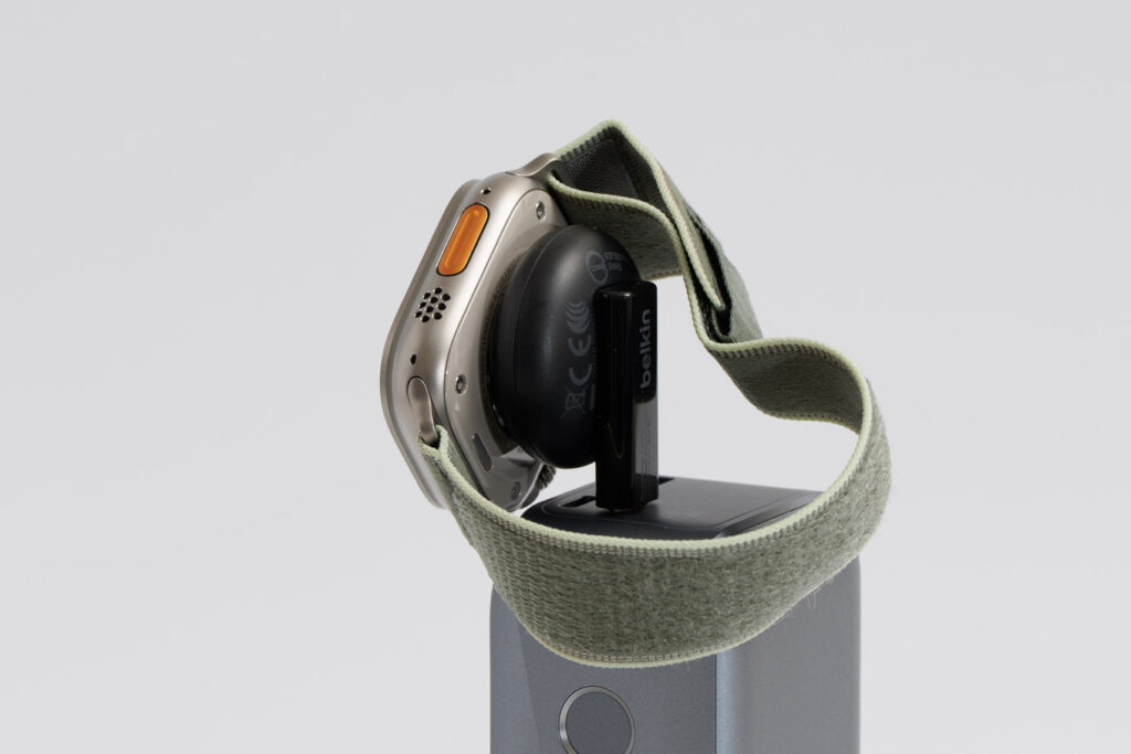 ケーブルレスタイプのApple Watch充電器