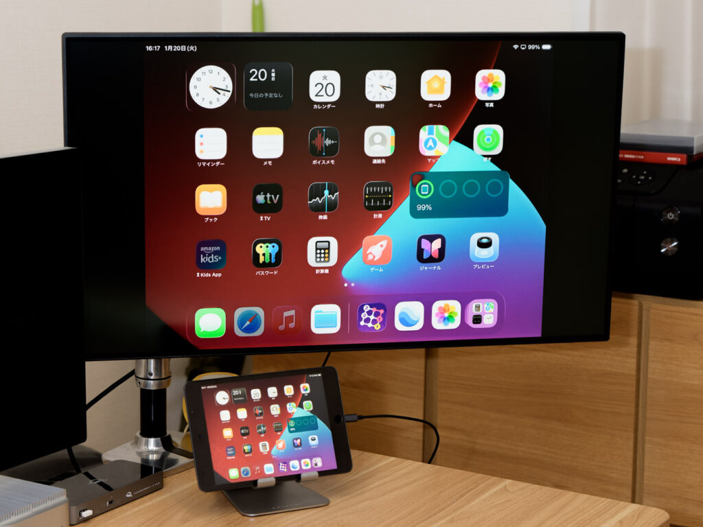 PRXAのLightning to HDMI変換ケーブルでiPadの画面をモニター出力している様子