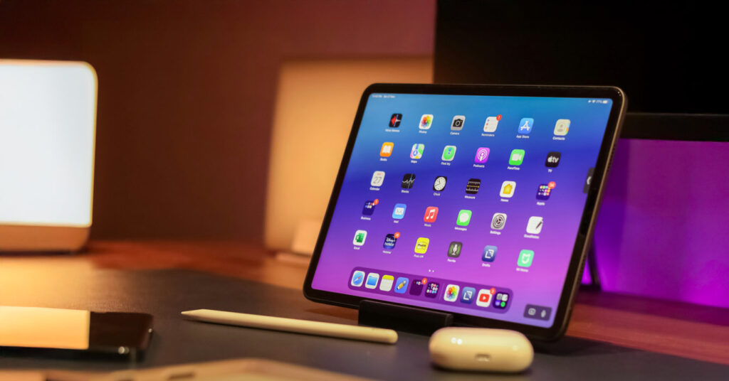 iPadの画面をモニター出力する5つの方法を解説！HDMI接続でテレビに映すには？（アイキャッチ）