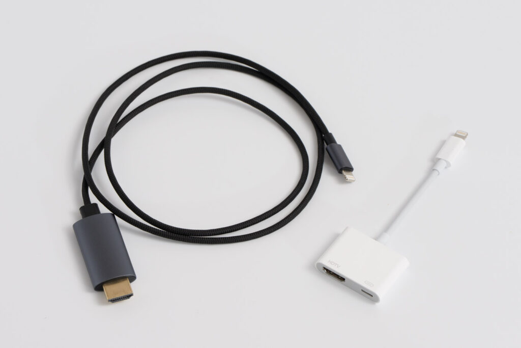 サードパーティ製のLightning to HDMIアダプタとケーブル