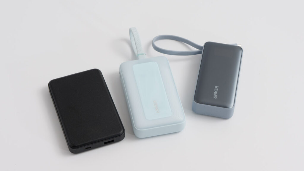 オウルテック10,000mAhモバイルバッテリー(OEC-LPB10024)とAnker Zolo Power Bank (20000mAh, 30W, Built-In USB-Cケーブル)、Anker Nano Power Bank (30W, Built-In USB-C Cable)