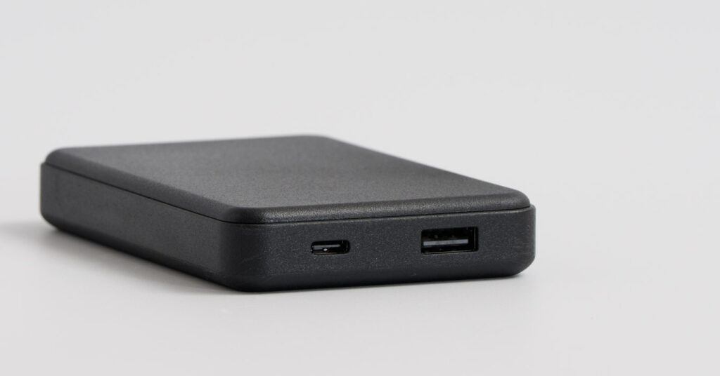 オウルテック10,000mAhモバイルバッテリー(OEC-LPB10024)のUSBポート