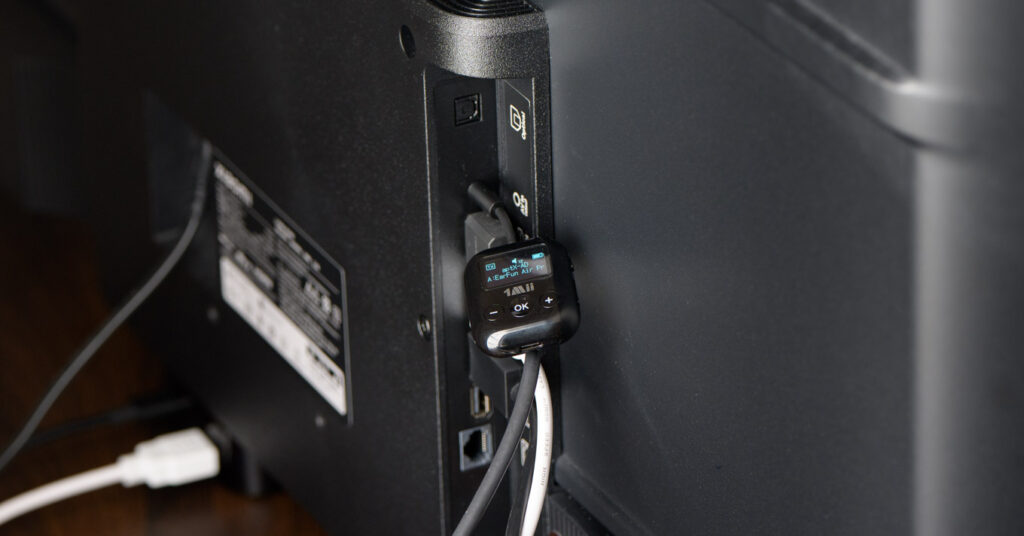 テレビの音をBluetoothで飛ばす方法を解説【テレビ × ワイヤレスイヤホン】（アイキャッチ）