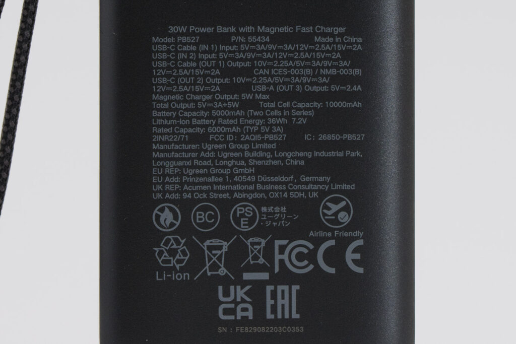 UGREEN Apple Watch対応モバイルバッテリー本体に表示された仕様と各種マーク