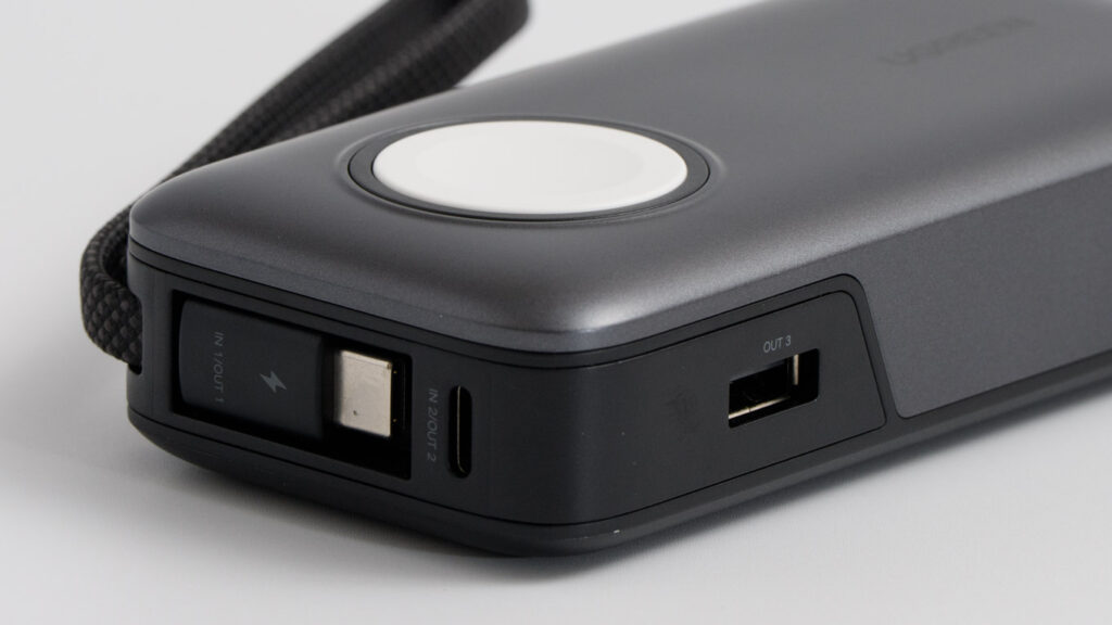 UGREEN Apple Watch対応モバイルバッテリーのUSB-CポートとUSB-Aポート