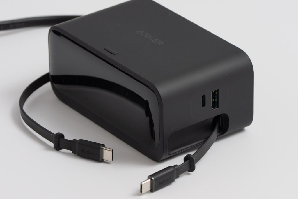 Anker Nano Charging Station (7-in-1, 100W, 巻取り式 USB-Cケーブル)のUSBポートと巻き取り式USB-Cケーブル