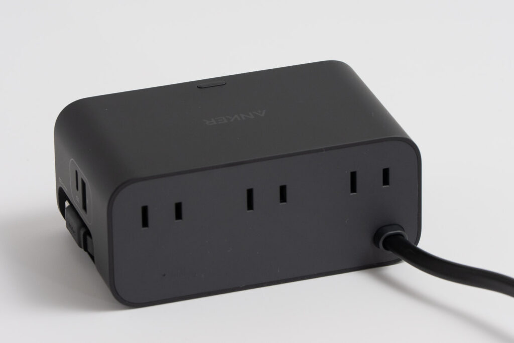 デスクからケーブルが消える！Anker Nano Charging Station (7-in-1