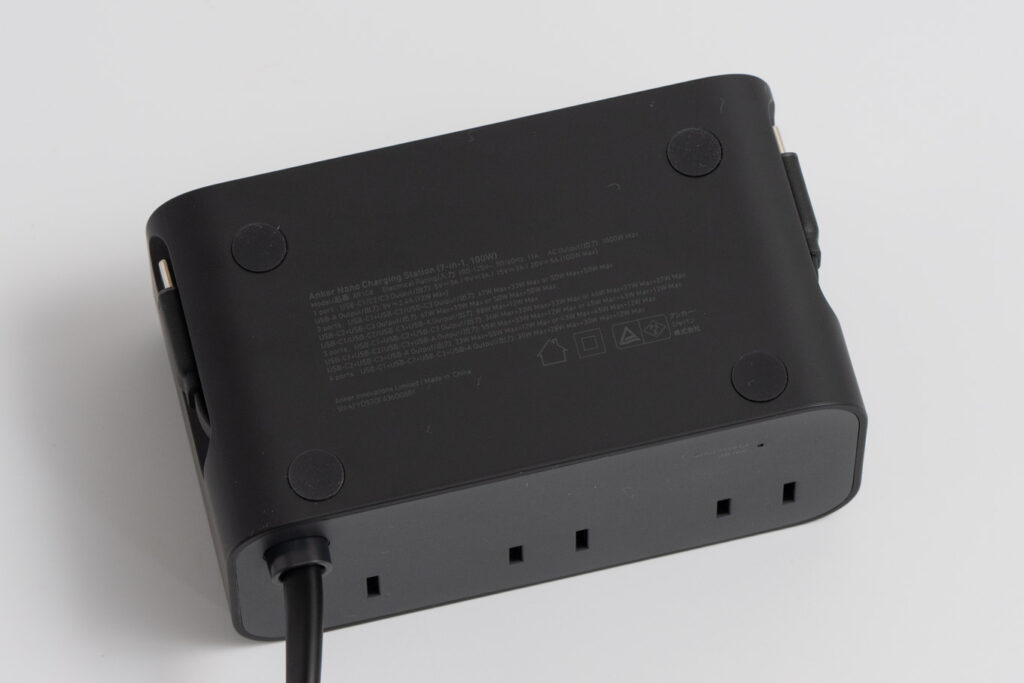 Anker Nano Charging Station (7-in-1, 100W, 巻取り式 USB-Cケーブル)の底面