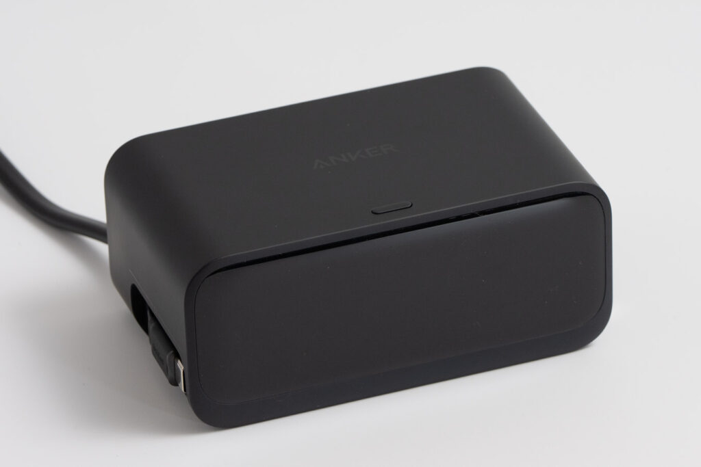デスクからケーブルが消える！Anker Nano Charging Station (7-in-1