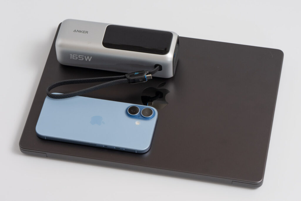 Anker Power Bank (25000mAh, Built-In & 巻取り式USB-Cケーブル)を