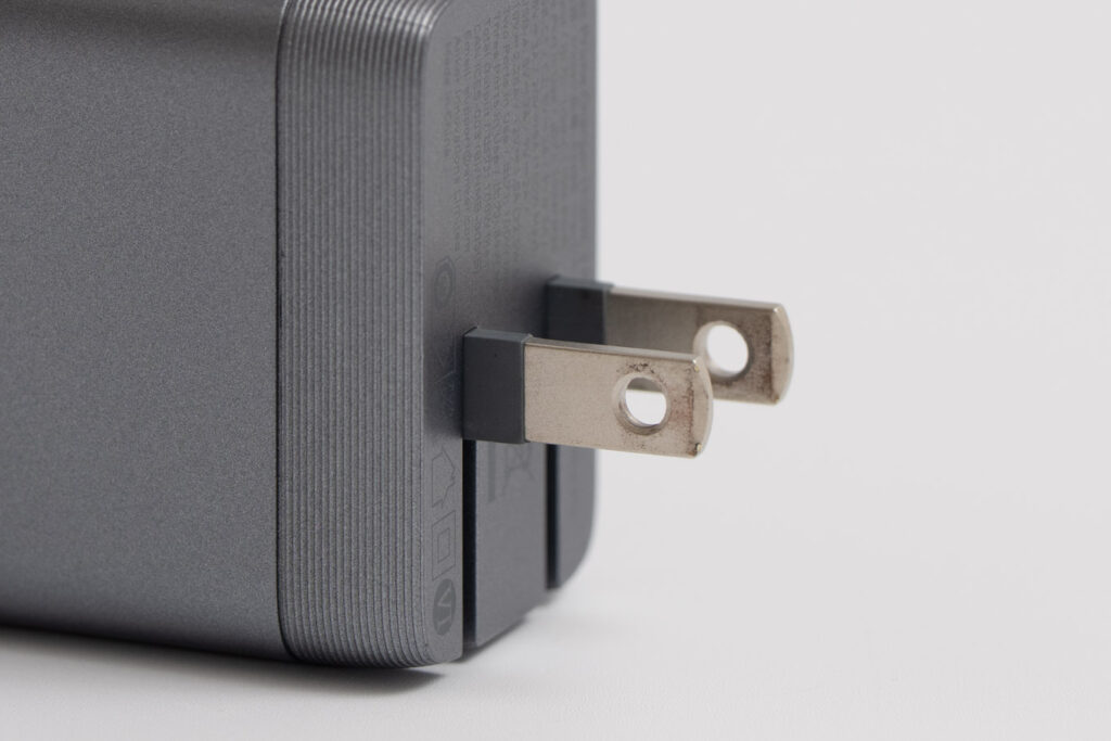 Anker Prime Charger (100W, 3 Ports, GaN)の折りたたみ式電源プラグ