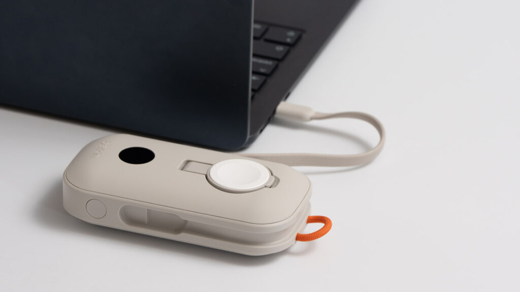 Belkin BoostCharge Pro モバイルバッテリー10Kで13インチMacBook Airを充電