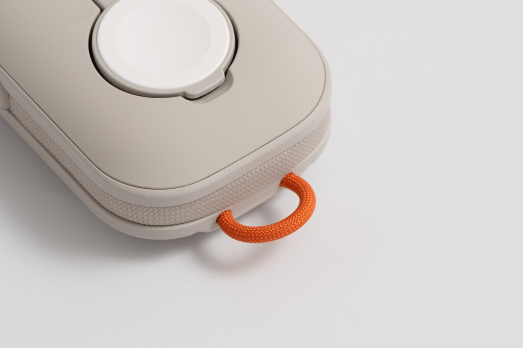 Belkin BoostCharge Pro モバイルバッテリー10Kのキーホルダーループ