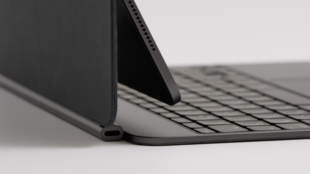 Magic KeyboardのフローティングカンチレバーとUSB-Cポート