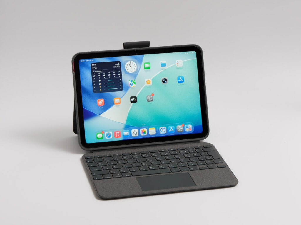 Logicool Combo TouchをiPad(第10世代)に装着している様子