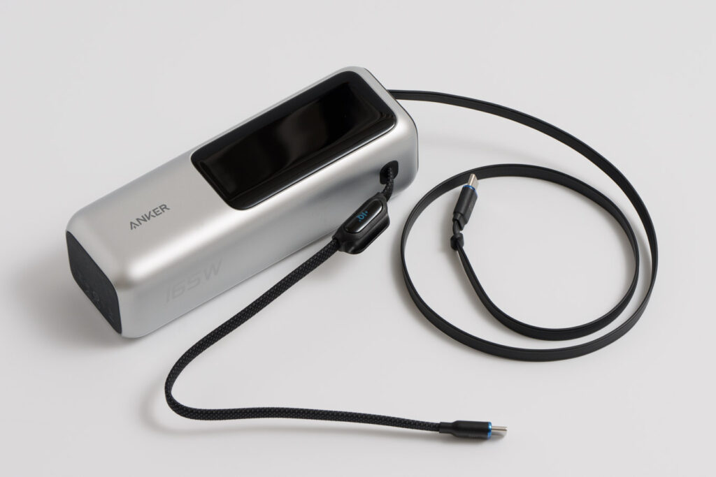 Anker Power Bank (25000mAh, Built-In & 巻取り式USB-Cケーブル)の2本の内蔵USB-Cケーブル