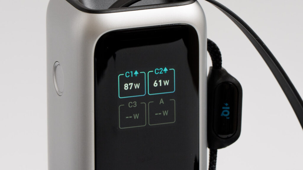 Anker Power Bank (25000mAh, Built-In & 巻取り式USB-Cケーブル)のディスプレイ