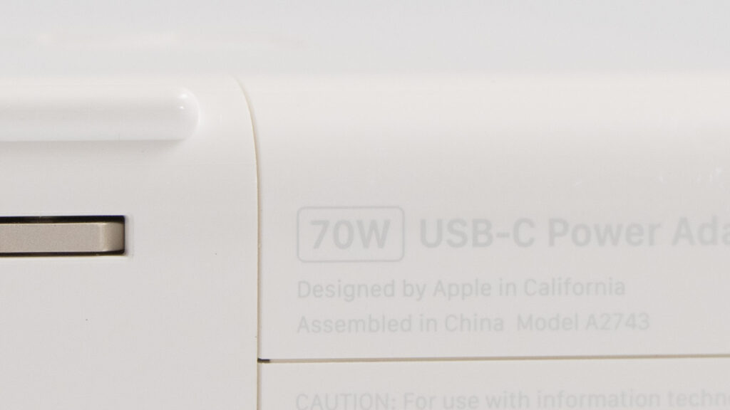 Apple 70W USB-C電源アダプタ本体に表示されている出力ワット数