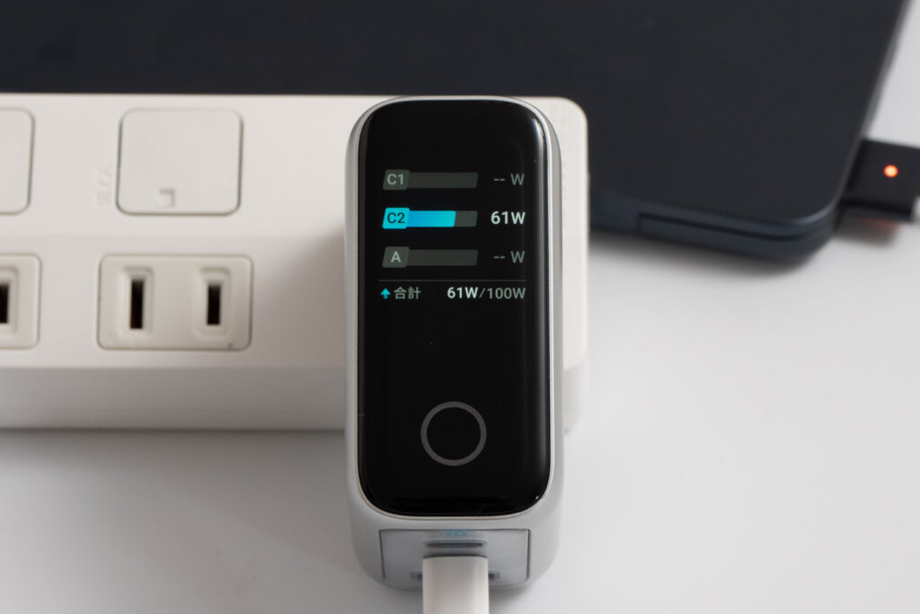 Anker Charger (100W, 3 Ports)のディスプレイ