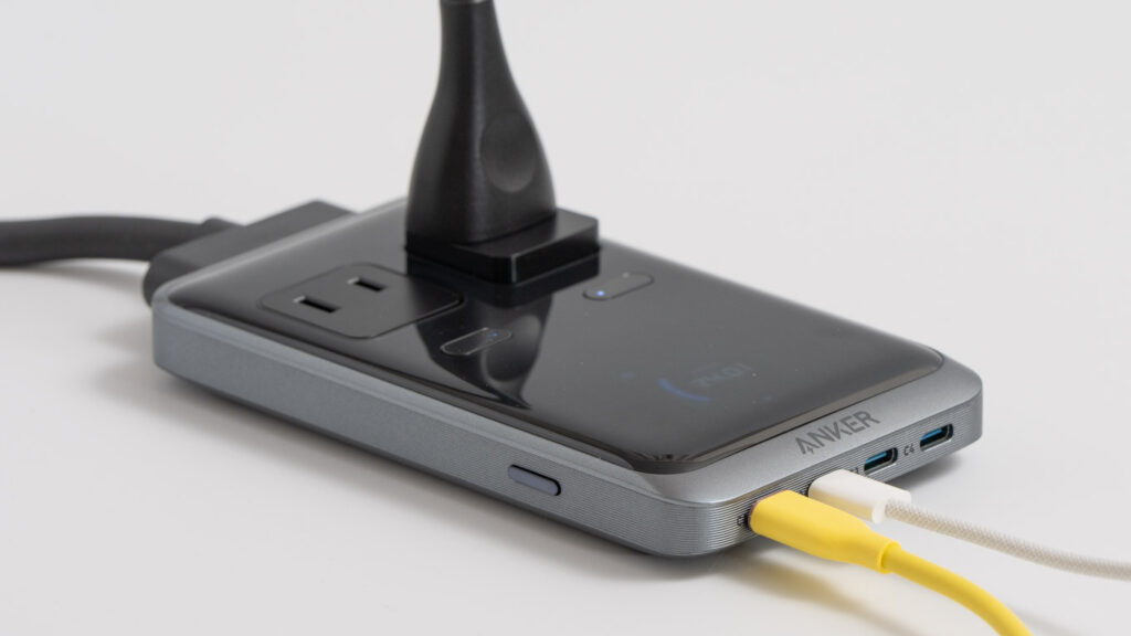 Anker Prime Charging Station (8-in-1, 240W)のAC差込み口