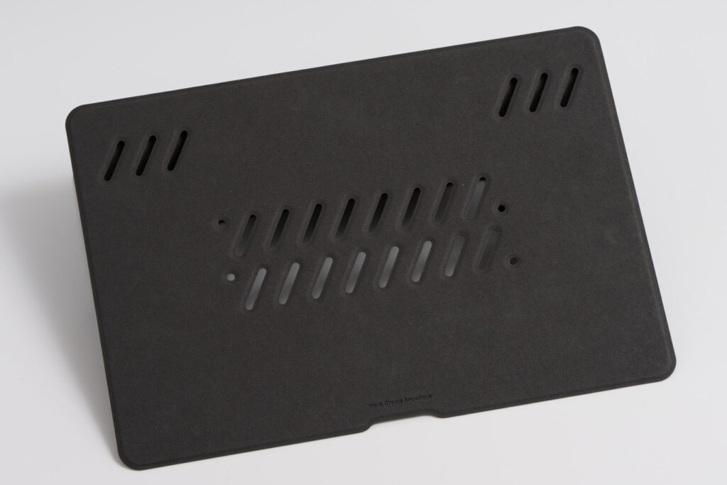 MOFT 非粘着式ノートPCスタンドの裏面のグラスファイバー素材