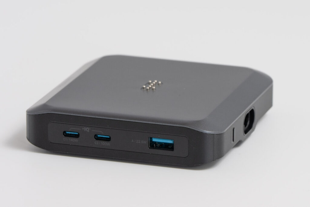 Anker Prime Charging Base (150W, 3 Ports)のUSBポートのアップ