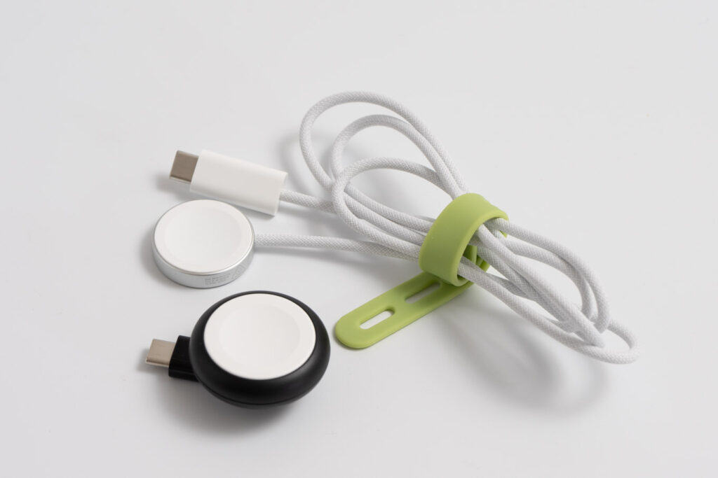 Belkin BoostCharge ポータブルApple Watch充電器と純正のApple Watch磁気高速充電 - USB-Cケーブル